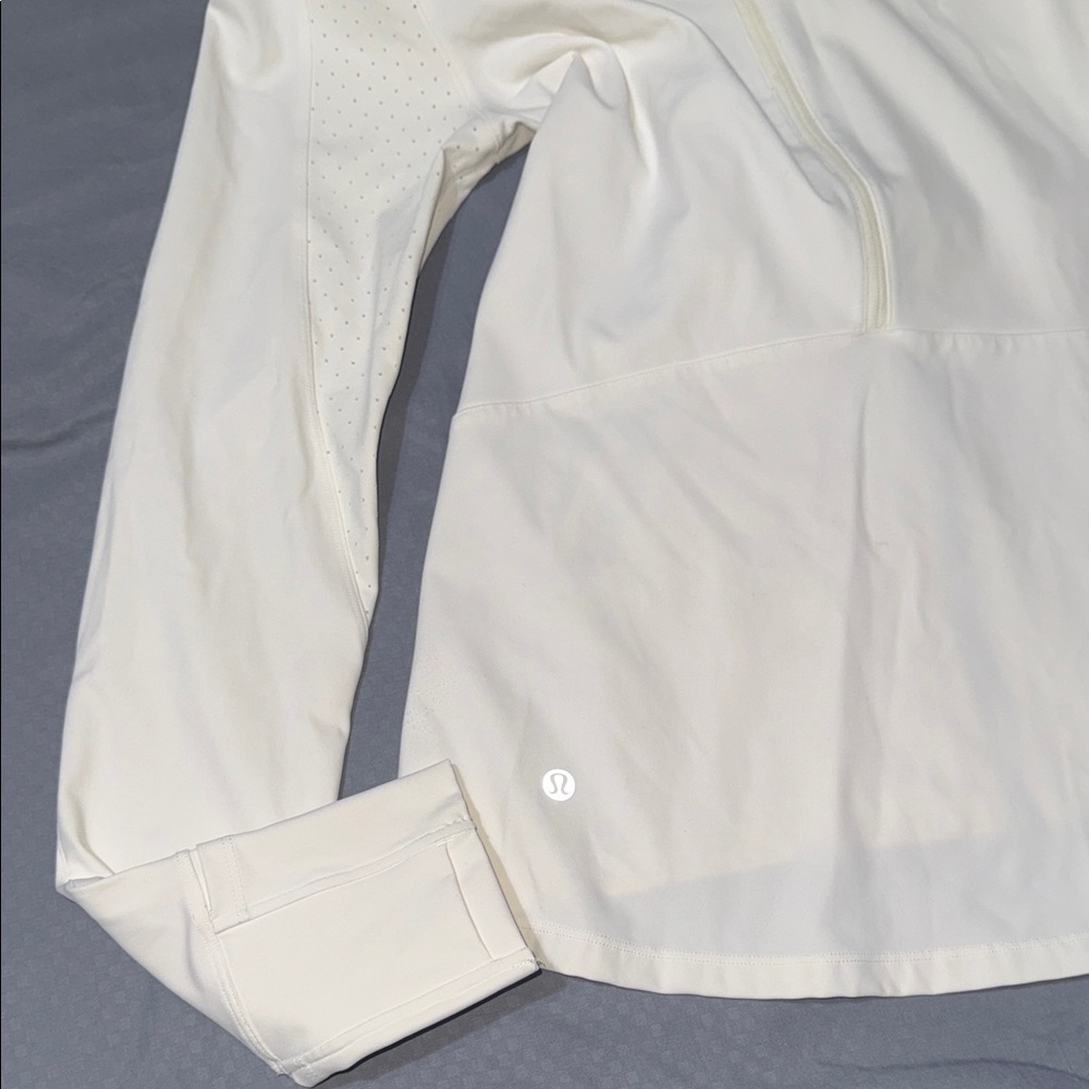 Lululemon Sleek Essentials Jacket
Cream/White size 8 - Picture 12 of 17